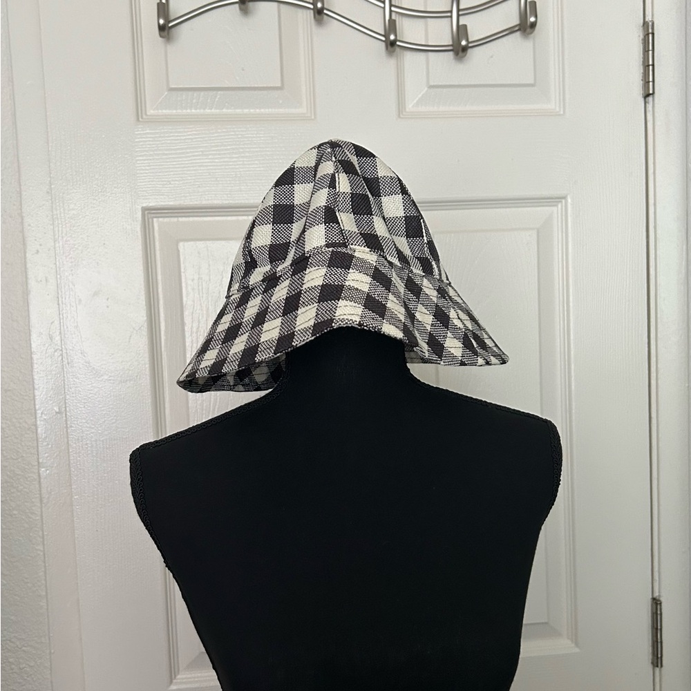 NWOT Top Shop checked bucket hat black/cream